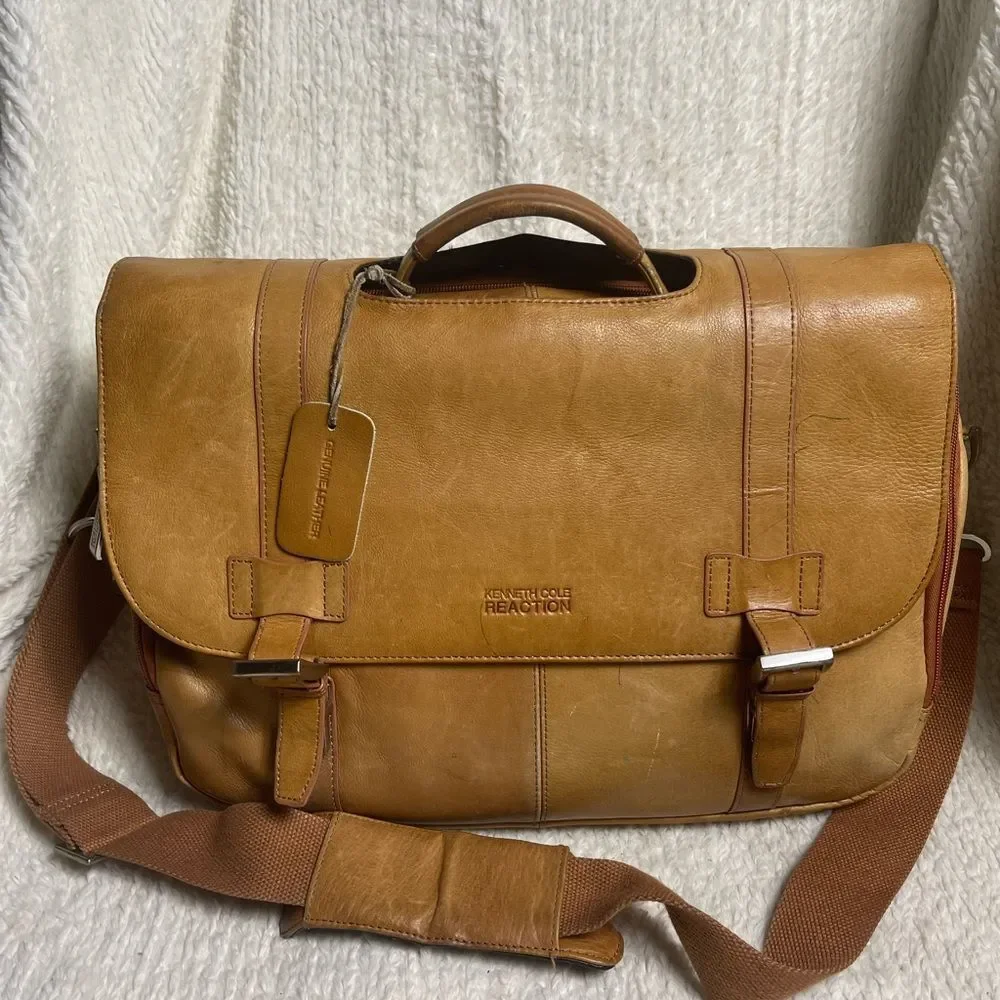 Kenneth Cole Reaction Leather tan Messenger / laptop Bag silver tone Hardwares.